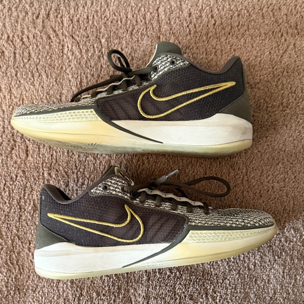 Nike Sabrina 1